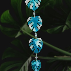 Monstera leaf suncatcher, monstera albo, plant decor, window hanging, home decor, gifts for plant lover, leaf, room decor, resin leaf, chain