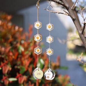 Custom Daisy Suncatcher, Pressed Flower Resin Wind Chime, Pet Memorial, Tribute to Loved Ones