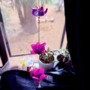 Handmade 3 flower Purple to pink window dangle resin flower suncatcher accessory crystal prism faux stained glass floral gift nursery home