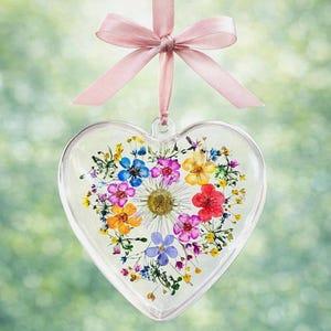Heart Sun Catcher with Pressed Flowers – Resin Floral Window Ornament